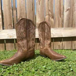 Brazos women’s cowboy boots, leather and green/orange details (never worn)